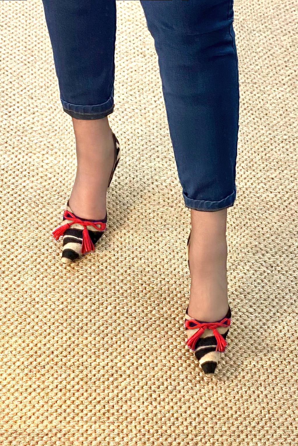 Safari black and scarlet red women's open arch dress pumps. Pointed toe. Very high slim heel. Worn view - Florence KOOIJMAN